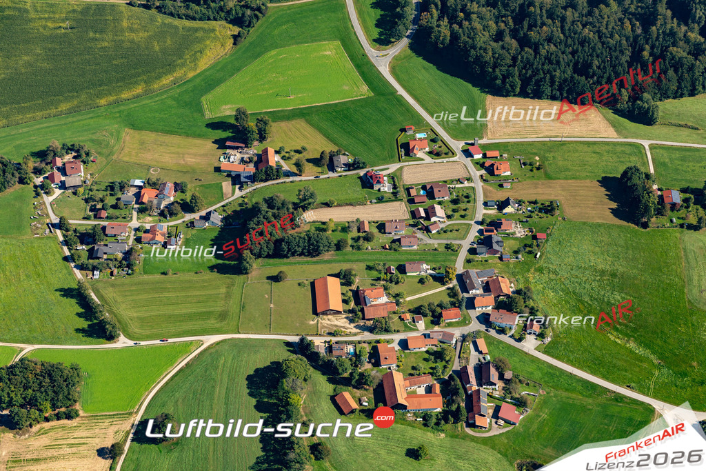 Aktuelles Luftbild von Stützersdorf Tittling Kauf mit Lizenz / Bildrechten möglich- Die Luftaufnahme wurde 2021 mittels UL-Flugzeug erstellt ( keine Drohne ) - hochauflösende Kamera-Systeme von  Canon -Beste Qualität - Für grossformatige Ausdrucke geeignet. Die Geschenkidee !
