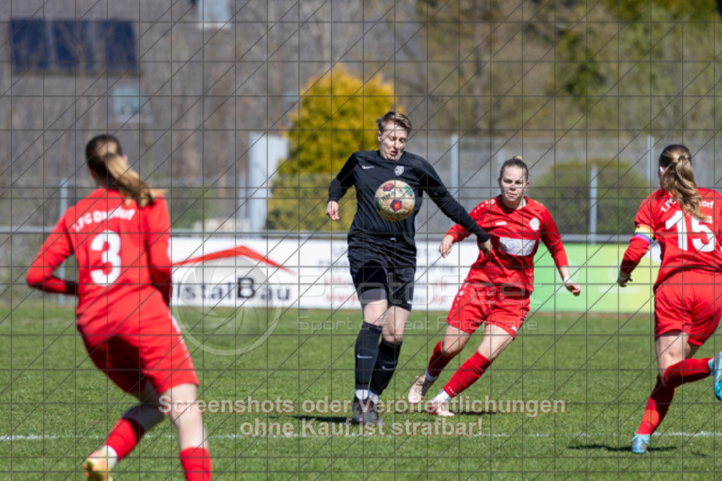 20250406_140850_0094 | #,1.FC Donzdorf (rot) vs. SV Jungingen (schwarz), Fussball, Frauen-Verbandsliga Württemberg, 16. Spieltag, Saison 2024/2025, Rasenplatz Lautertal Stadion, Süßener Straße 16, 73072 Donzdorf, 06.04.2025 - 13:00 Uhr,Foto: PhotoPeet-Sportfotografie/Peter Harich