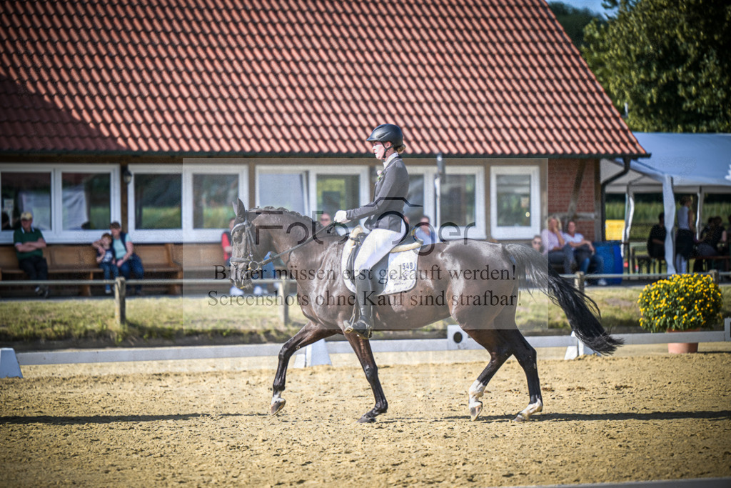 DOS_0748 | Entdecke hochwertige Reitturnierfotos von Foto Oger. Professionell, emotional und authentisch – jetzt Lieblingsmomente im Shop bestellen.Deutschlandweite Turnierfotografie. - Realisiert mit Pictrs.com