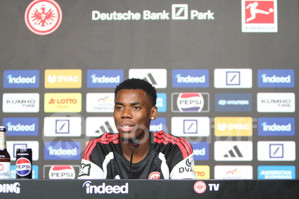 Raphael_Onyedika | Online-Shop | monipfaff.de - Realisiert mit Pictrs.com