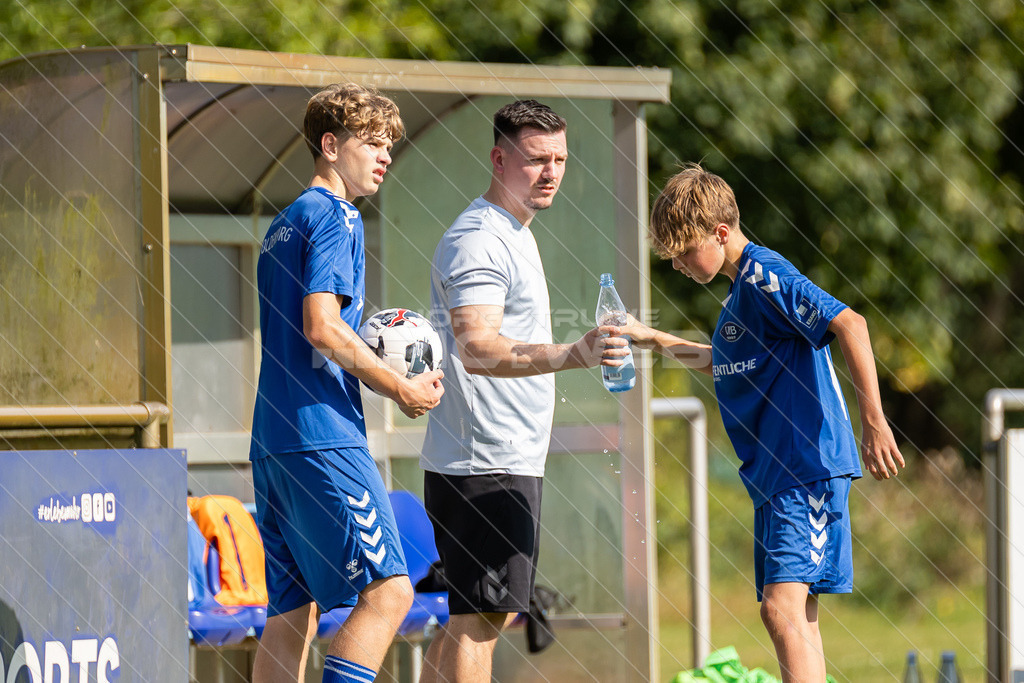 20250920_Picselweb-Fotografie_1R3_0743 | JFV D/A &amp; Stade - VfB Oldenburg0:1 VfB no70:2 VfB no70:3 VfB JFV Eigentor0:4 VfB no70:5 VfB no71:5 JFV no3 Jaric Jimenez-Voss2:5 JFV no9 Janko Sylvester3:5 JFV no16 Damian Elias Mihro Burekovic - Realisiert mit Pictrs.com