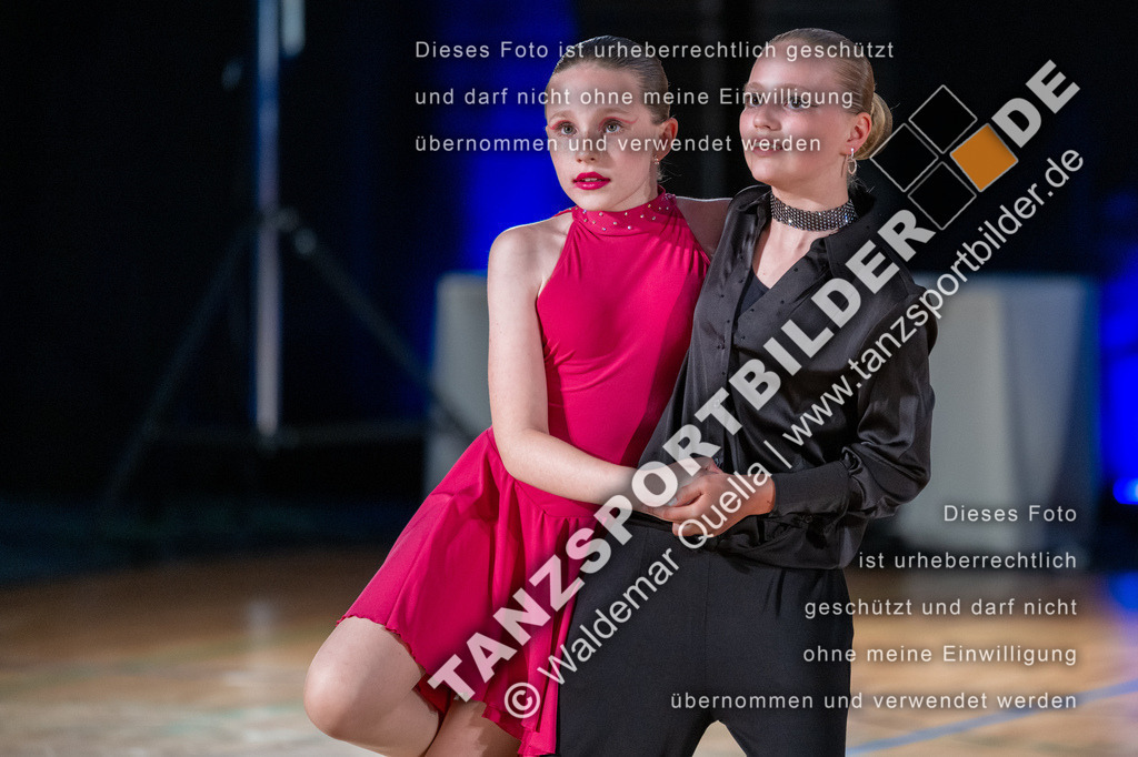 20250503-00767 | Hier finden Sie Tanz Bilder vom Latein und Standard Formationen tanzen. Sportbilder vom Tanzsport. Schöne Fotos und von Weltmeisterschaft, Europameisterschaft, Bundesliga, Regionalliga, Oberliga und Landesliga sowie von GOC Stuttgart, DanceComp, WM Bremen