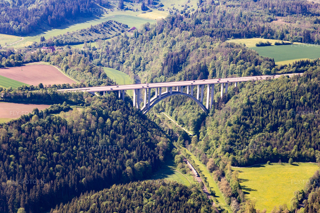 Luftbild: A81 Neckartalbrücke in Rottweil im Bundesland Baden-Württemberg in Deutschland. Foto: IMG_114446.jpg vom 30.05.2019 durch Werner Riehm/FLY-FOTO.de