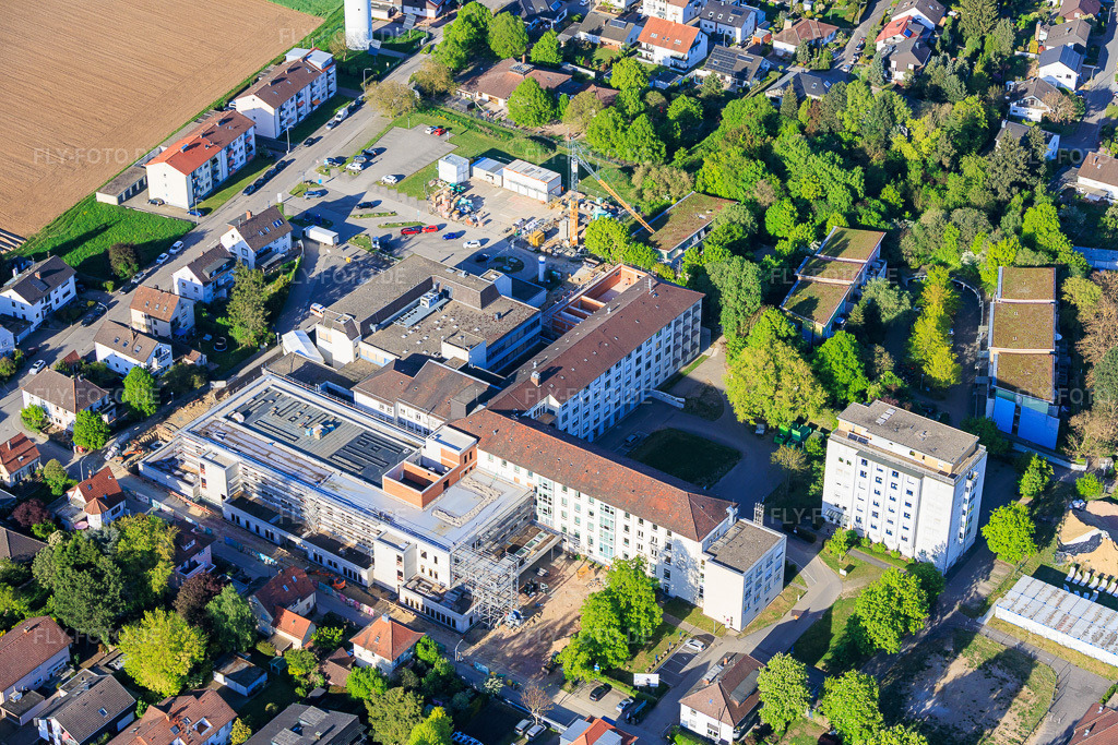 Luftbild: Baustelle zur Erweiterung der Asklepios Südpfalzklinik Kandel in Kandel im Bundesland Rheinland-Pfalz in Deutschland.Foto: IMG_155126.jpg vom 24.04.2026 durch Werner Riehm/FLY-FOTO.deAuflösung des Originals: 6000 x 4000 pxAsklepios Südpfalzklinik Kandel - Asklepios Südpfalzklinik Kandel