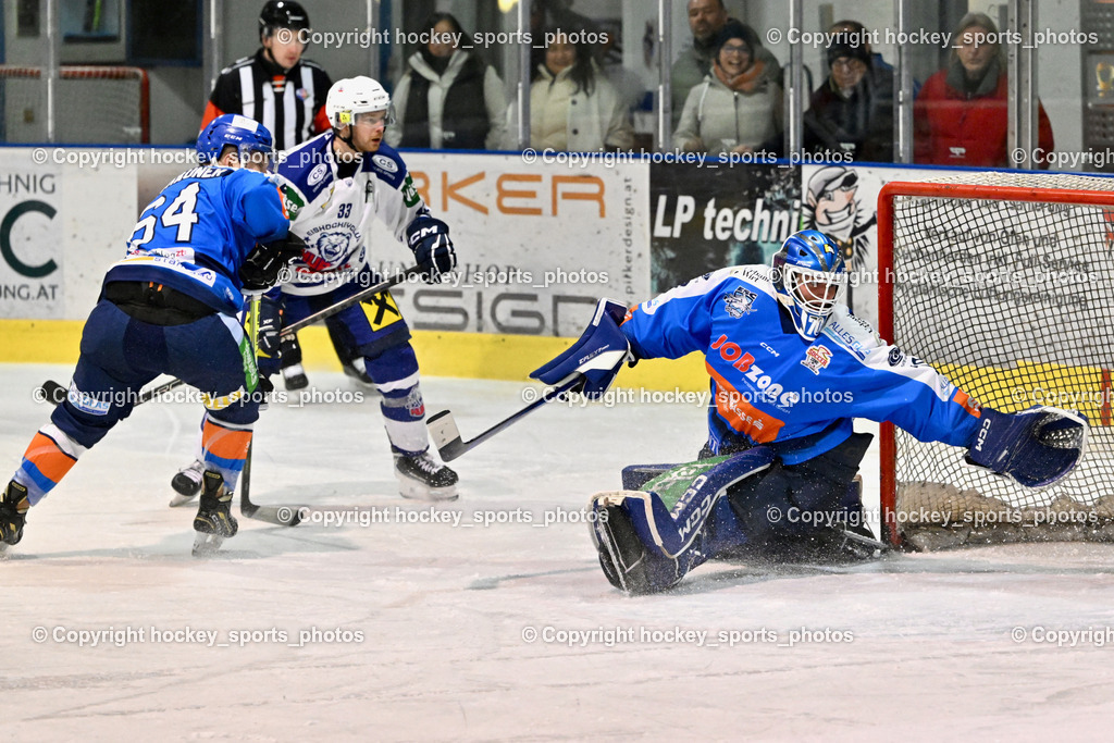 ESC Sparkasse STEINDORF vs. UECR Huben | #70 Moser Lukas ESC Steindorf, #64 Stichauner Fabian ESC Steindorf, #33 Sotlar Jure UECR EISBÄREN HUBEN, ESC Sparkasse STEINDORF vs. UECR Huben, ESC Sparkasse STEINDORF vs. UECR Huben am 30.01.2026 in Steindorf (Ossiachersee Halle), Austria, (Photo by Bernd Stefan)