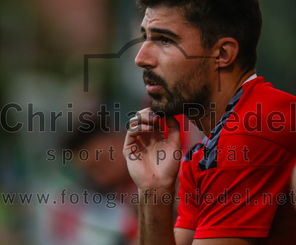 2023-09-01_042_FC_Schwaig_gegen_TSV_Gruenwald | Oberding, Deutschland, 01.09.2023:
Fußball, Landesliga Südost 2023 / 2024, 9. Spieltag, FC Schwaig gegen TSV Grünwald, Endergebnis: 3:1

Johannes Empl (FC Schwaig, #14)

Foto: Christian Riedel / fotografie-riedel.net