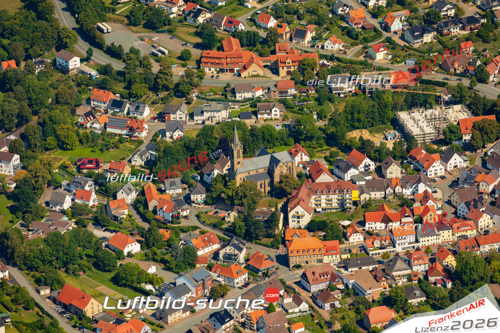 Luftaufnahme Scherfede Kirche Warburg - Die Luftaufnahme wurde 2025 vom UL-Flugzeug heraus erstellt ( ohne Drohne ) - Hochauflösende Luftaufnahme - für professionelle Ausdrucke geeignet. Die Geschenkidee !Mit Lizenz und Bildrechte bestellbar