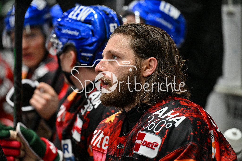 Augsburger Panther - Straubing Tigers | Im Bild Anthony LOUIS (Augsburger Panther #18) auf der Bank / DEL: Augsburger Panther - Straubing Tigers, Curt Frenzel Stadion am 29.11.2024