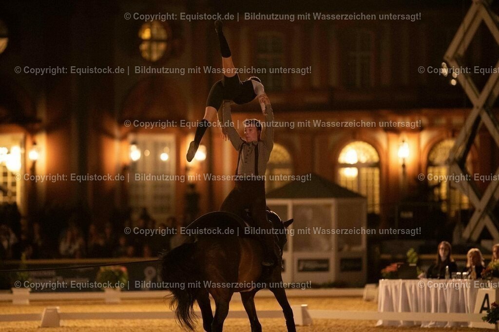 20230527_Voltigieren_NASPA_Flutlicht_1190 | equistock