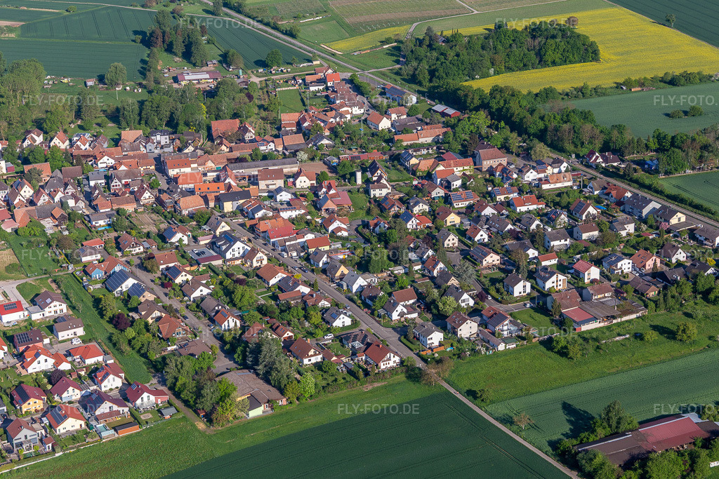 Luftbild: Eichelstraße in Barbelroth im Bundesland Rheinland-Pfalz in Deutschland. – Foto: IMG_131378.jpg vom 07.05.2022 durch Werner Riehm/FLY-FOTO.de – Auflösung des Originals: 5236 x 3490 px – Gemeinde Barbelroth - der südpfälzischen Gemeinde an der Weinstraße