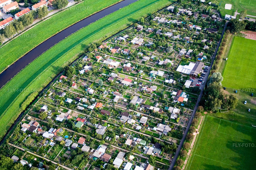 Luftbild: Schwalbenrain, Schrebergärten an der Murg in Rastatt im Bundesland Baden-Württemberg in Deutschland. Foto: IMG_3867.jpg vom 10.09.2006 durch Werner Riehm/FLY-FOTO.de
