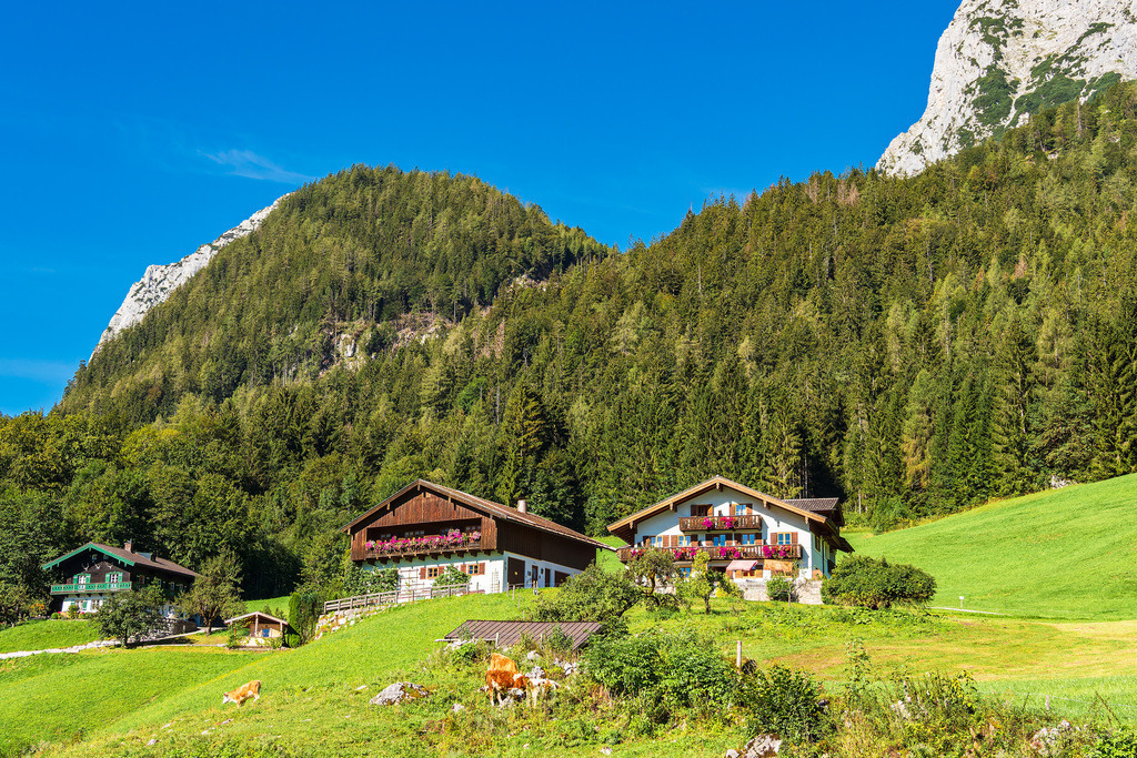 Häuser  und Berge in Ramsau im Berchtesgadener Land in Bayern | Häuser  und Berge in Ramsau im Berchtesgadener Land in Bayern.