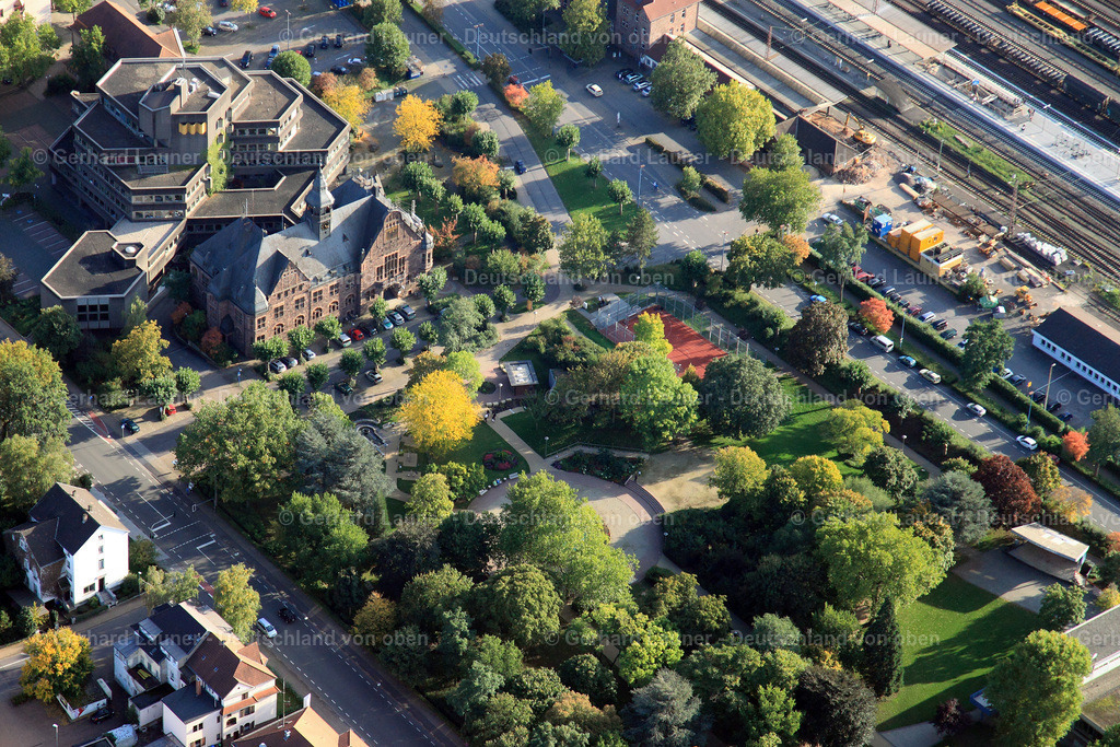 3070556 | Rathaus und Stadtpark Dillingen/Saar