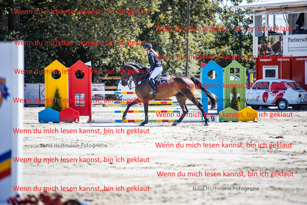 BK1A5393 | Turnierbilder Turnierfotos Nina Hüffmann Turnierfotografie Pferdefotografie Tierzeichnung Haustierzeichnung Pferdezeichnung Hundezeichnung Videograf  - Realisiert mit Pictrs.com