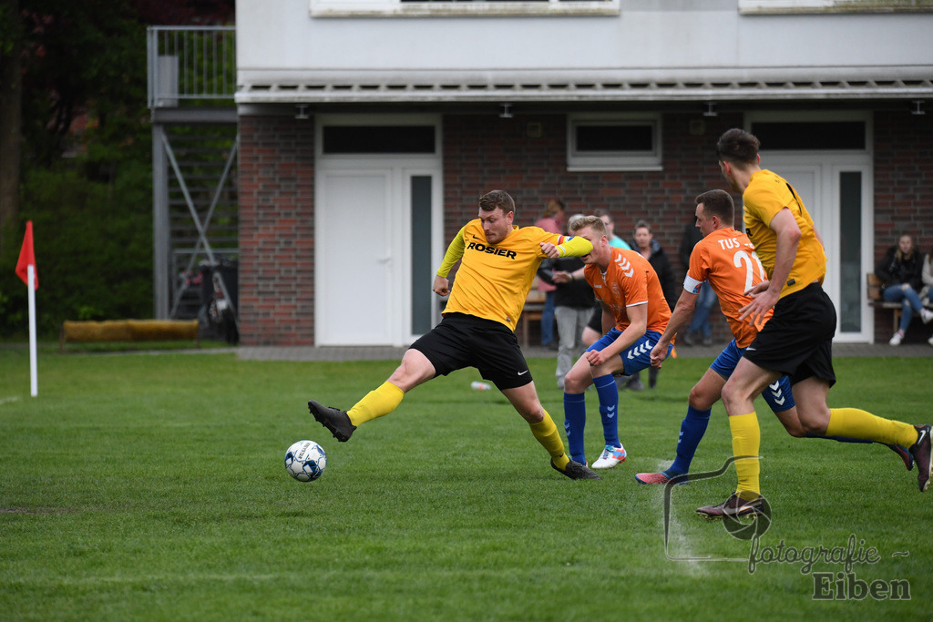 TuS Ofen-FC Ohmstede | Herren Kreispokal Halbfinale; TuS Ofen (orange)-FC Ohmstede (gelb) am 17.05.2023; in Ofen (Sportanlage Ofen), Photo: Philip Eiben 2023 - Realisiert mit Pictrs.com