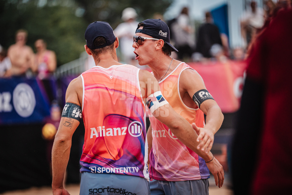 Beachvolleyball | Männer | Allianz German Beach Tour 2025 | Tourstop München | 05.07.2025 | v.l. Mathias Seiser und Laurenc Grössig jubeln