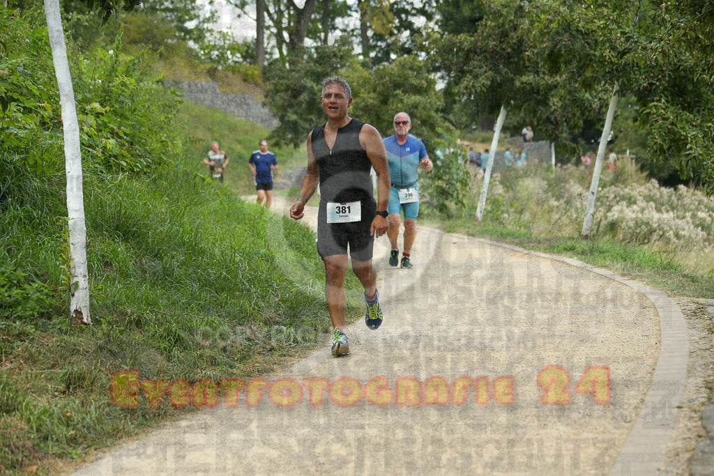 250824_1357_EX1_4417 | Sportfotografie im Rhein-Sieg Kreis, Köln, Bonn, NRW, Rheinland Pfalz, Hessen, etc. Unser Tätigkeitsfeld umfasst den Laufsport vom Volkslauf über den Marathon, Duathlon, Triathon bis zum Ultralauf wie Kölnpfad Ultra oder Schindertrail.