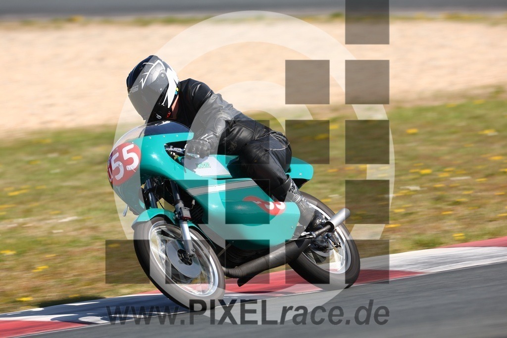 0u55-20250412_01531 | Schöne Erinnerungen an spannende Momente - das festzuhalten ist unser Job. PIXELrace.de ist seit 2003 auf den Rennstrecken Europas unterwegs um die Action draußen beim Fahren und die wunderbare Stimmung imm Fahrerlager für euch einzufangen.