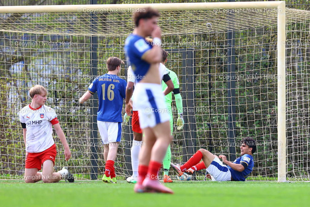 NH_HolsteinKielU19_1FCHeidenheimU19_DFBNachwuchsliga_18042026 | #7 Younes Zöllner (Holstein Kiel U19) bejubelt seinen Treffer zum 1:0.Fußball I Herren I U19 DFB-Nachwuchsliga Hauptrunde Liga A, Gruppe B I Saison 2025-2026 I 9. Spieltag I Holstein Kiel U19 - 1. FC Heidenheim U19 I 18.04..2026 I Citti-Fußball-Park