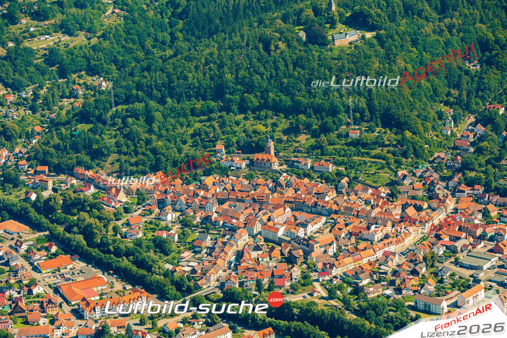 Bild der Stadt Wasungen - Die Luftaufnahme wurde 2025 vom UL-Flugzeug heraus erstellt ( keine Drohne ) - Hochauflösende Luftaufnahme - für professionelle Ausdrucke geeignet. Die Geschenkidee !Hier alle&nbsp;Infos zur Lizenzierung der LuftaufnahmeWir fliegen auch dieses Jahr wieder in Ihre Region um Luftbilder zu erstellen.- Luftbild anfragen