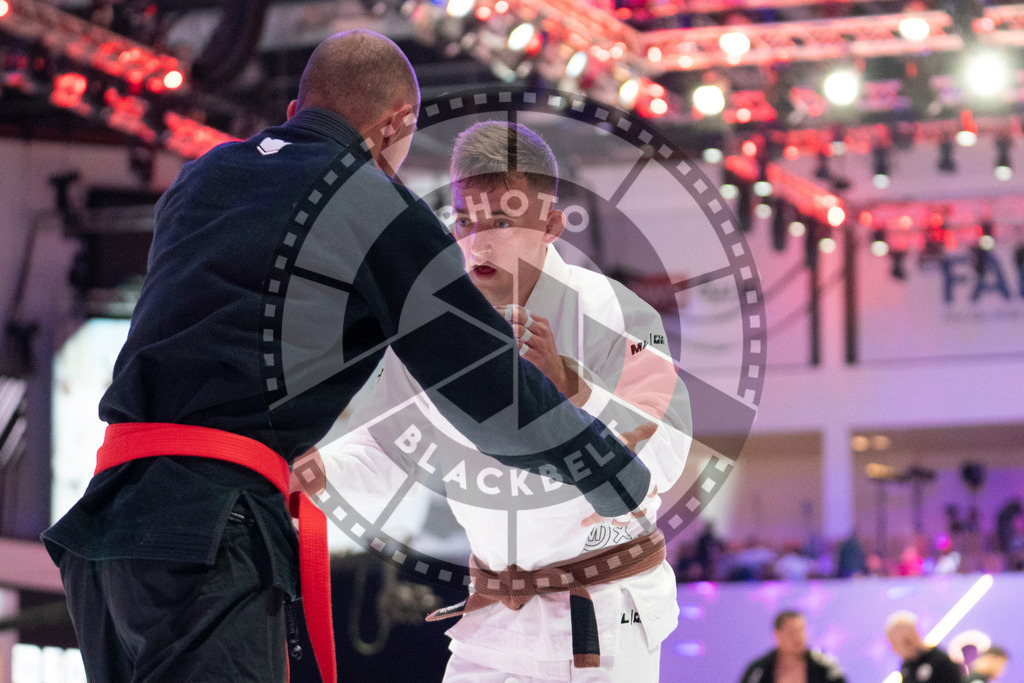 20231109PBB5034 | Fighters compete during the AJP World Professional Championship in the Mubadala Arena in Abu Dhabi, Arab United Emirates, on November 9, 2023.