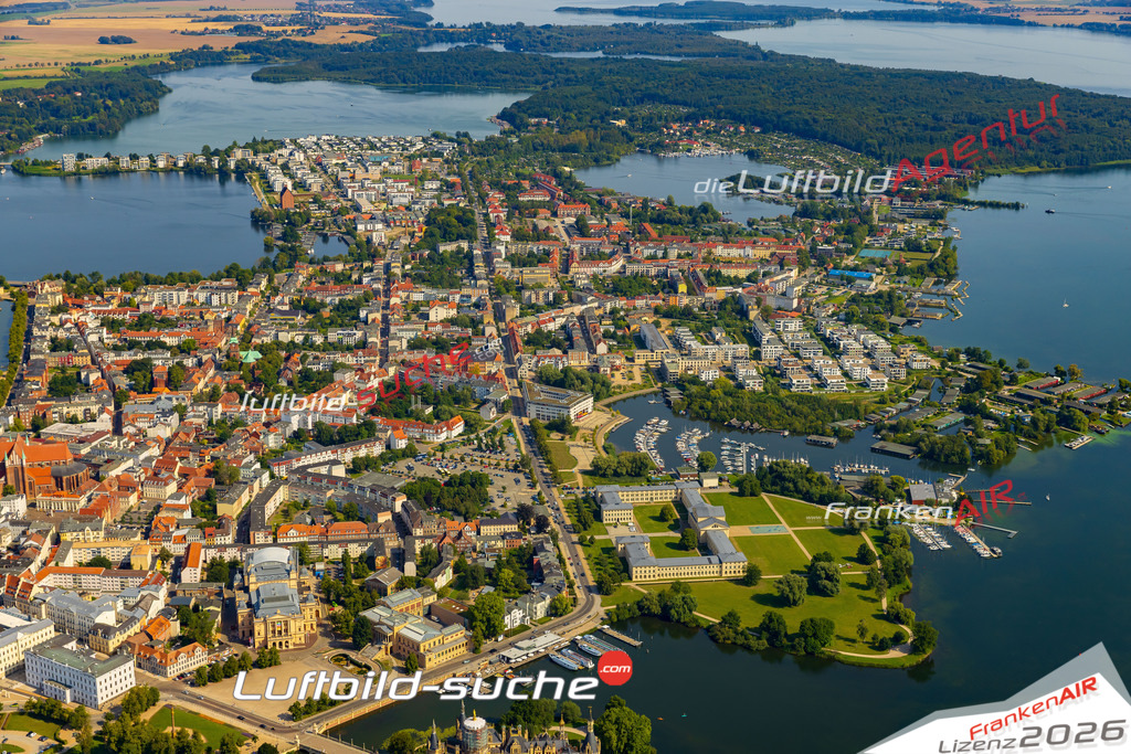Schelfstadt Schwerin Bild- Das Luftbild wurde 2025 vom UL-Flugzeug heraus erstellt ( keine Drohne bzw. Drohnenaufnahme ) - Hochauflösende Luftaufnahme -Nicht vergleichbar mit Google Maps oder Satelittenbilder- Die Geschenkidee !Mit Lizenz und Bildrechte bestellbar - CC