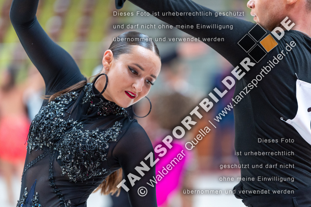 20240810-00957 | Hier finden Sie Tanz Bilder vom Latein und Standard Formationen tanzen. Sportbilder vom Tanzsport. Schöne Fotos und von Weltmeisterschaft, Europameisterschaft, Bundesliga, Regionalliga, Oberliga und Landesliga sowie von GOC Stuttgart, DanceComp, WM Bremen