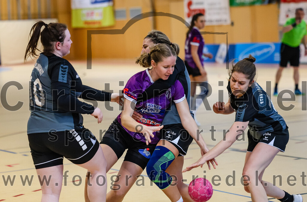 2024-03-23_019_SpVgg_Altenerding_II_gegen_ETSV_09_Landshut | Erding, Deutschland, 23.03.2024:
Handball, Bezirksliga Frauen Altbayern 2023 / 2024, 19. Spieltag, SpVgg Altenerding II gegen ETSV 09 Landshut, Endergebnis: 22:18

Saskia Scheibengraber (ETSV 09 Landshut, #10), Sophie Lößl (SpVgg Altenerding, #23), Julia Kirpitschjow (ETSV 09 Landshut, #3), Lena Klosik (ETSV 09 Landshut, #11)

Foto: Christian Riedel / fotografie-riedel.net