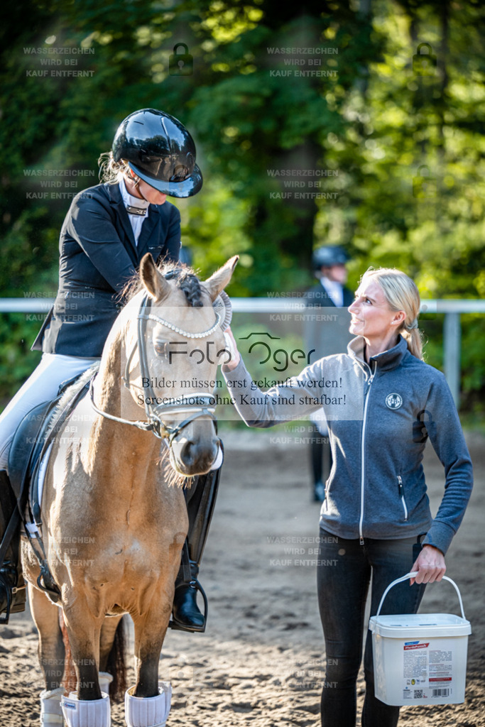 2026-10-Helle-14-0009 | Entdecke hochwertige Reitturnierfotos von Foto Oger. Professionell, emotional und authentisch – jetzt Lieblingsmomente im Shop bestellen.Deutschlandweite Turnierfotografie. - Realisiert mit Pictrs.com