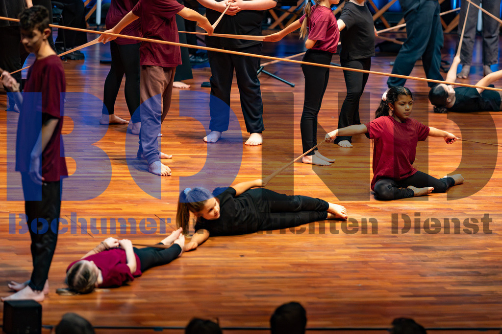 SES_ZWIBOC20250204-47 | bond - Realisiert mit Pictrs.com