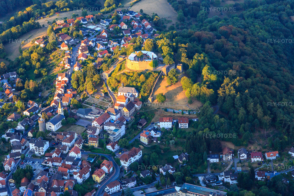 Luftbild: Burg Lindenfels in Lindenfels im Bundesland Hessen in Deutschland. – Foto: IMG_109437.jpg vom 31.07.2018 durch Werner Riehm/FLY-FOTO.de – Auflösung des Originals: 5472 x 3648 px – Lindenfels.de