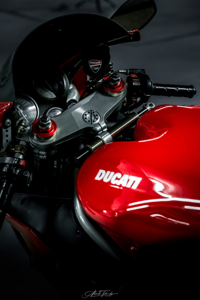 Ducati 996 | Entdecken Sie die faszinierende Welt von Alexander Tschuncky Arts: Kreative Fotografie, atemberaubende Automobilkunst und hochwertiger Bilderdruck. Lassen Sie sich inspirieren! - Realisiert mit Pictrs.com