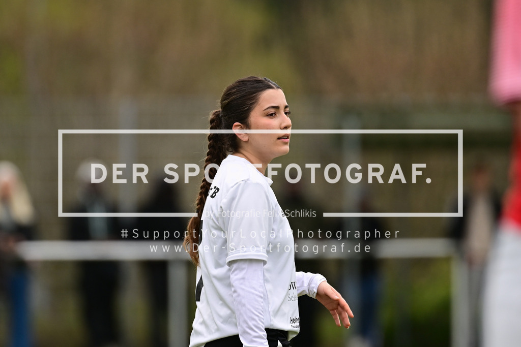 Fußball I Frauen I Saison 2025-2026 I Bezirksliga I 21. Spieltag I Harburger TB - Rahlstedter SC I 166788 | Der Sportfotograf. - Realisiert mit Pictrs.com