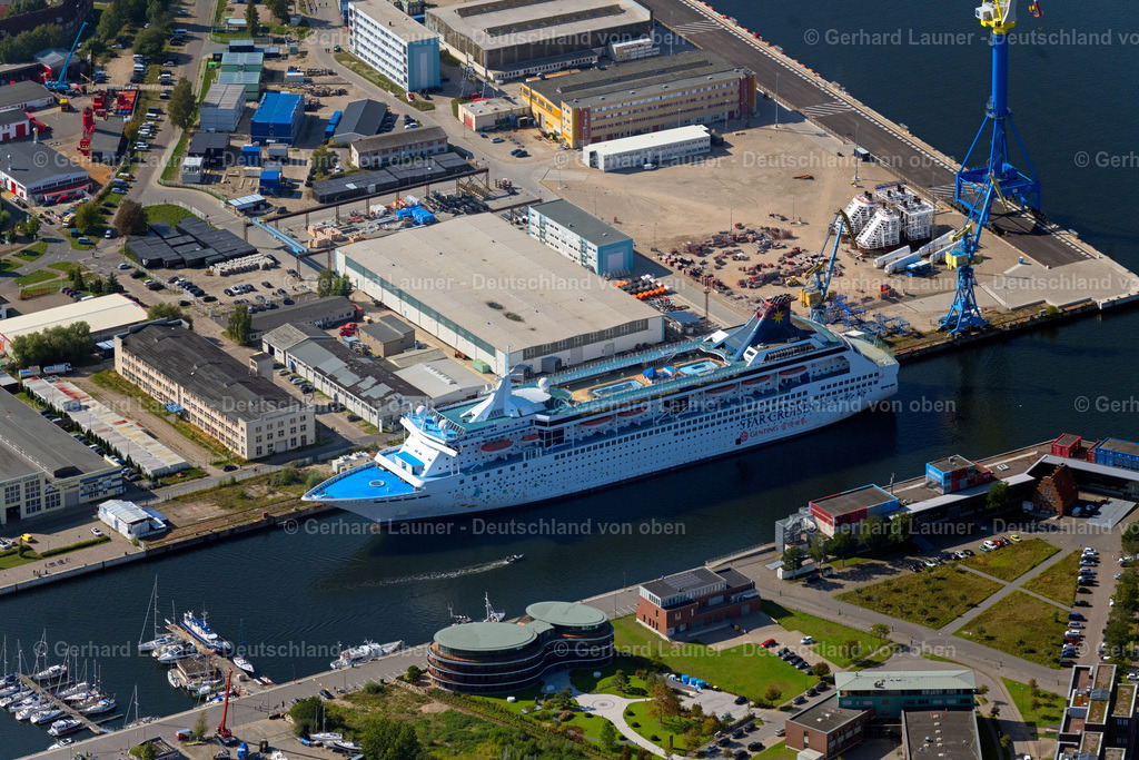 4062188 | WISMAR 08.09.2021 Kreuzfahrt- Passagier- und Fahrgast- Schiff " Libra " und heutiges Wohnschiff im Hafen in Wismar an der Ostseeküste im Bundesland Mecklenburg-Vorpommern, Deutschland. Weiterführende Informationen bei: Meyer Turku,  NCL (Bahamas) Ltd.. // Cruise passenger and passenger ship " Libra " and today's residential ship in the port of Wismar on the Baltic Sea coast in the state Mecklenburg-West Pomerania, Germany. Further information at: Meyer Turku,  NCL (Bahamas) Ltd.. Foto: Gerhard Launer