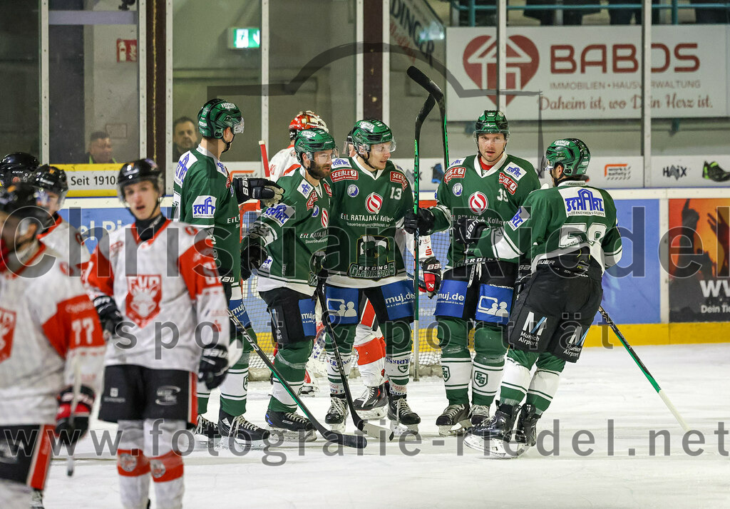 2024-01-12_019_TSV_Erding_gegen_EV_Dingolfing | Erding, Deutschland, 12.01.2024:
Eishockey, Bayernliga Vorrunde 2023 / 2024, 24. Spieltag, TSV Erding gegen EV Dingolfing, Endergebnis: 10:2

Elia Ostwald (Erding Gladiators, #17), Petr Pohl (Erding Gladiators, #55), Michael Franz (Erding Gladiators, #13), Thomas Plihal (Erding Gladiators, #39), Paul Pfenninger (Erding Gladiators, #58)

Foto: Christian Riedel / fotografie-riedel.net