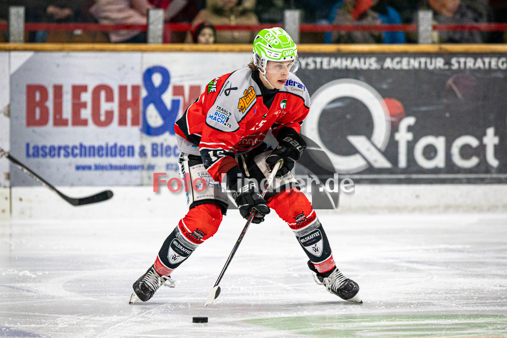 TSV Peißenberg MINERS gegen EHC Waldkraiburg DIE LÖWEN | Eishockey Bayernliga Herren Vorrunde 2024/25, TSV Peißenberg MINERS gegen EHC Waldkraiburg DIE LÖWEN, 20250124,Ryan MURPHY (MINERS 15) in Aktion, Freisteller,2025-01-24 in Peißenberg (Eisstadion Peißenberg)Ryan MURPHY (MINERS 15)Copyright: WolfgangxLindner foto-lindner.de