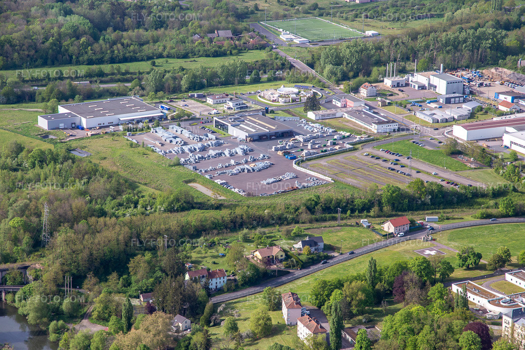 Aerial view: Siebert Sarl, JK Technic and Acbat SAS in the district Zone Industrielle du Grand Bois in Saargemünd in the state Moselle, France. – Photo: IMG_140395.jpg taken on 04/30/2024 by Werner Riehm/FLY-FOTO.com – Resolution of the original: 5472 x 3648 px – Digital displays for industry and visual communication :: Siebert Group – WWW.JKTECHNIC.FR – ACBAT.FR