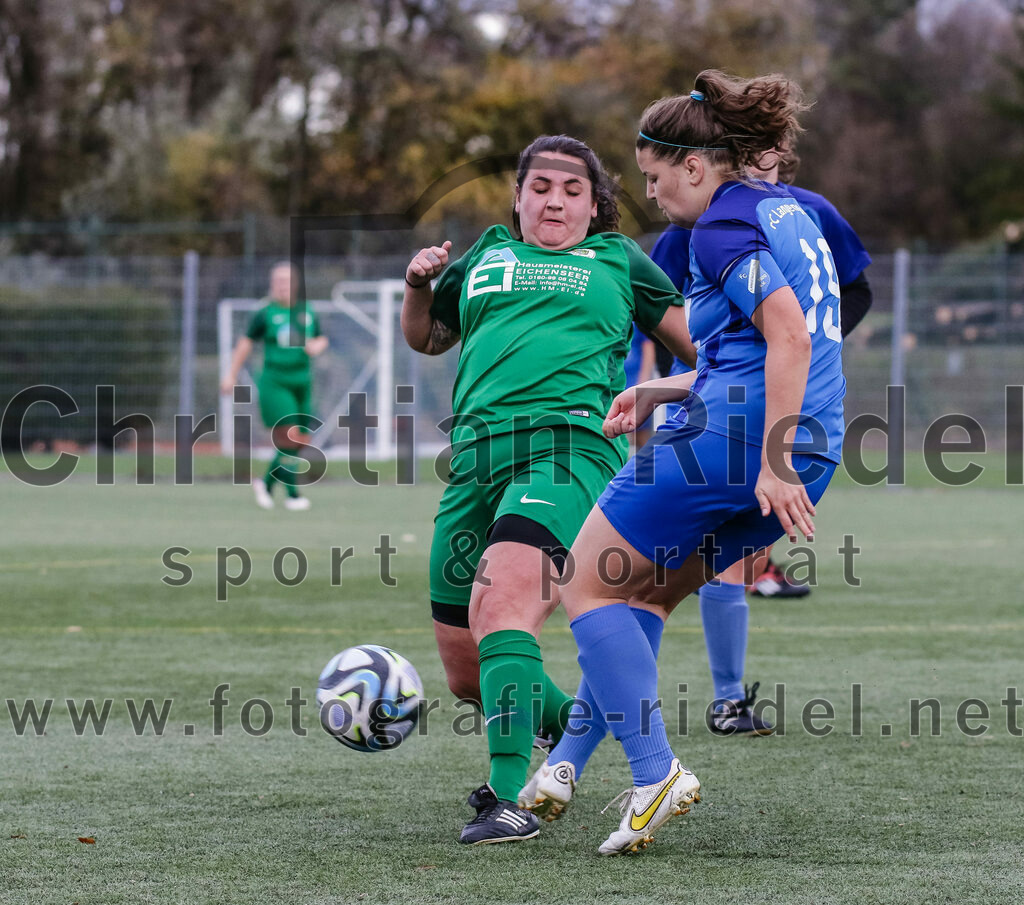 2023-11-19_053_FC_Langengeisling_gegen_FC_Forstern_II | Erding, Deutschland, 19.11.2023:
Fußball, Bezirksoberliga 2023 / 2024, 12. Spieltag, FC Langengeisling gegen FC Forstern II, Endergebnis: 3:0

Laura Schuhbauer (FC Forstern, #24), Carina Sedlmeier (FC Langengeisling, #19)

Foto: Christian Riedel / fotografie-riedel.net