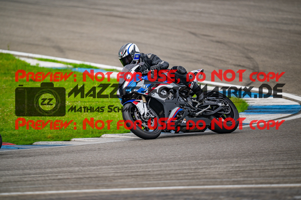 MaZZes_FotoMatrix_240701_6007705_3857 | WEISS