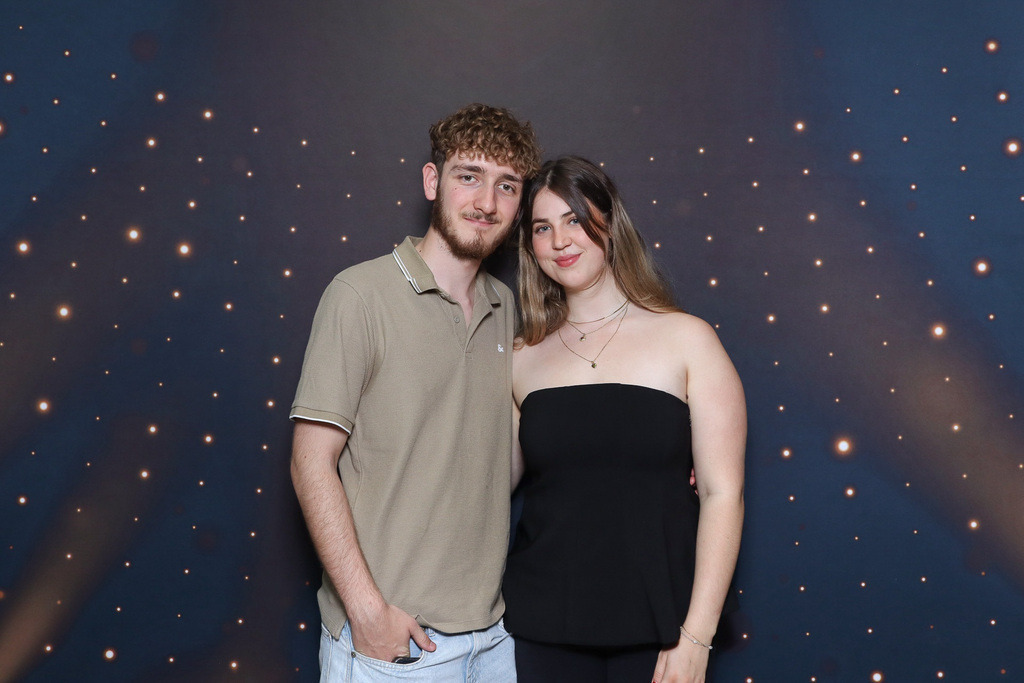 ZD260628112736-109 | Fotoshop von zweidimensional Fotografie. Ihr Fotograf im Aargau. Abzüge von Ihrem Fotobox Event bestellen.Abzüge von Ihrem Hochzeit bestellen.Abzüge von Ihrem Schulfotograf bestellen.