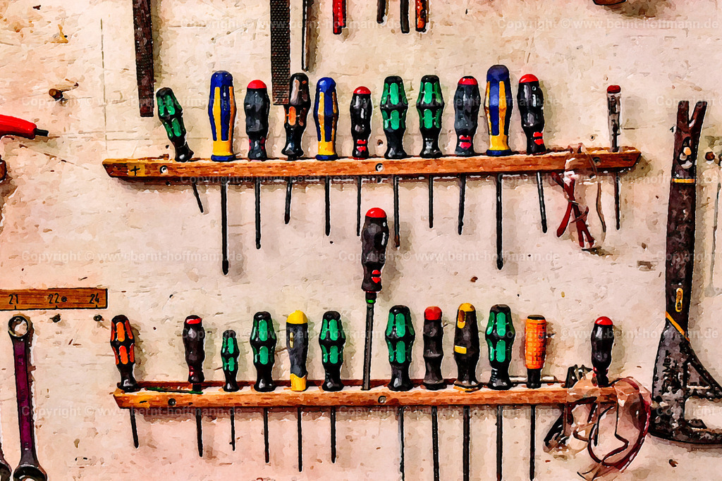 PDM2_0104_Robbe-Berking_Werft_90x60 | DIGITALKUNST. Aufgeräumt. __ Werkzeug einer Holzwerkstatt in der Yachtwerft " Robbe und Berking Classics " in Flensburg. - Realisiert mit Pictrs.com