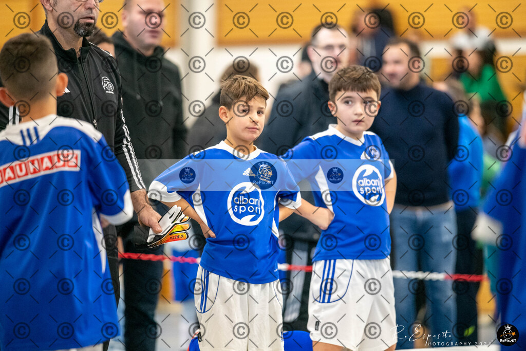 20241124_FCR-Hallenturnier-F2_2_002 | Sport und Naturfotografie von Roberto Esposito zeigt echte Momente Bewegung und die Schönheit der Natur. Ausdrucksstarke Bilder schaffen Emotionen.