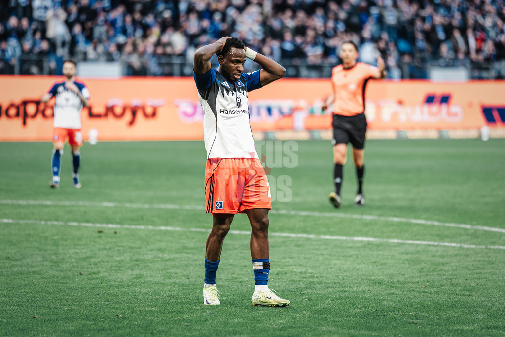Fußball | Männer | Saison 2025/2026 | 1. Fußball-Bundesliga | 28. Spieltag | Hamburger SV vs. FC Augsburg | 04.04.2026 | Philip Otele (#27, HSV) ärgert sich