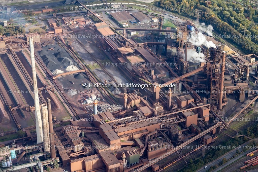 Luftbild Duisburg Thyssenkrupp-6694 | Technische Anlagen und TKSE Hochofenbetrieb im Industriegebiet der " thyssenkrupp Steel Europe AG " im Ortsteil Bruckhausen in Duisburg im Ruhrgebiet im Bundesland Nordrhein-Westfalen, Deutschland. - Realisiert mit Pictrs.com