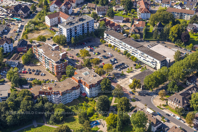 Hattingen240809835 | Luftbild, Einkaufszentrum mit Rewe Supermarkt an der Thingstraße, Marktplatz Welper mit Parkplatz und umgeben von Wohnhäusers, Welper, Hattingen, Ruhrgebiet, Nordrhein-Westfalen, Deutschland
