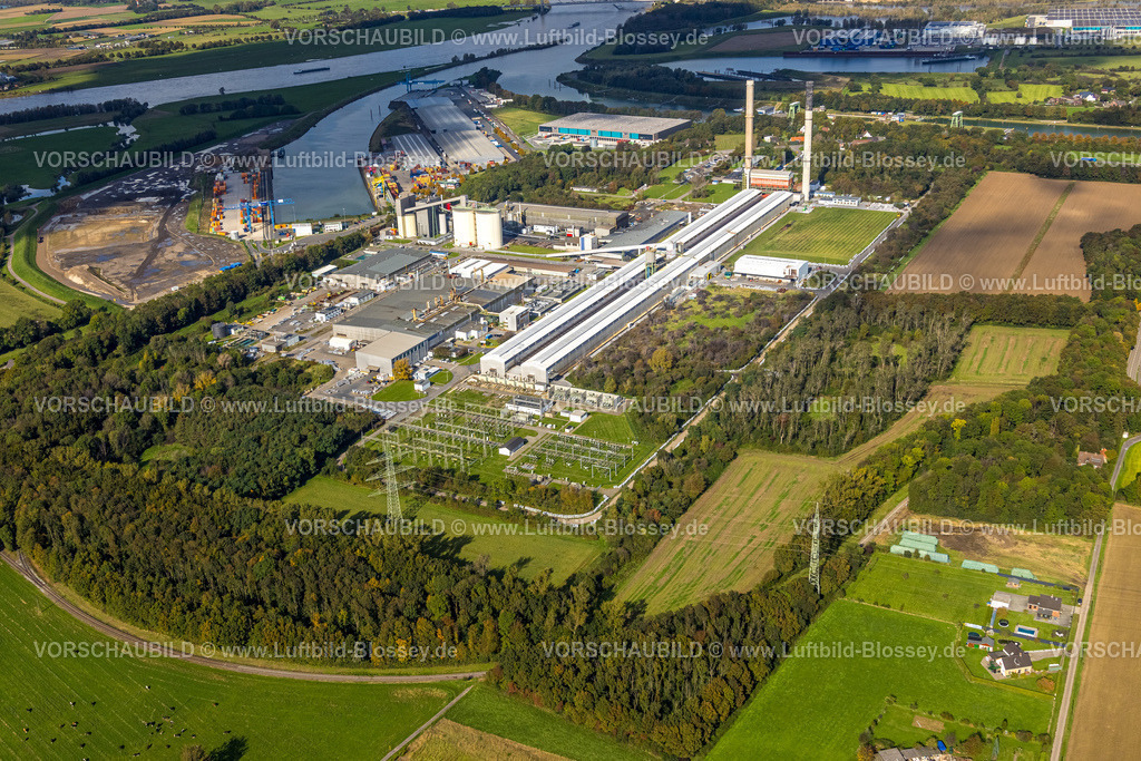Voerde241009550 | Luftbild, Werksgelände TRIMET Aluminium SE am Hafen Emmelsum, Schleusenstraße, Fluss Rhein, Emmelsum, Voerde, Niederrhein, Nordrhein-Westfalen, Deutschland