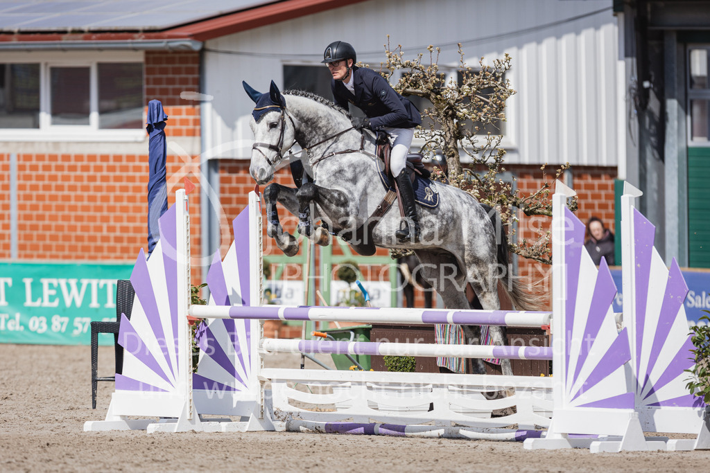 230411_Mühlen_02SprPf-A-269 | Deine schönsten Turniermomente als professionelle Fotos! Entdecke hochwertige Pferdesport-Fotografie im Online-Shop. Jetzt Fotos finden & bestellen!