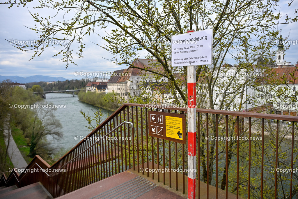 Steyr_ Ennssteg_ 21.03.2024-5 | 21.03.2024, Steyr, AUT, Steyr, im Bild Ennssteg, Enns, Fluss, Uebergang, Bruecke, Fussgaenger, Feature, Symbolbild