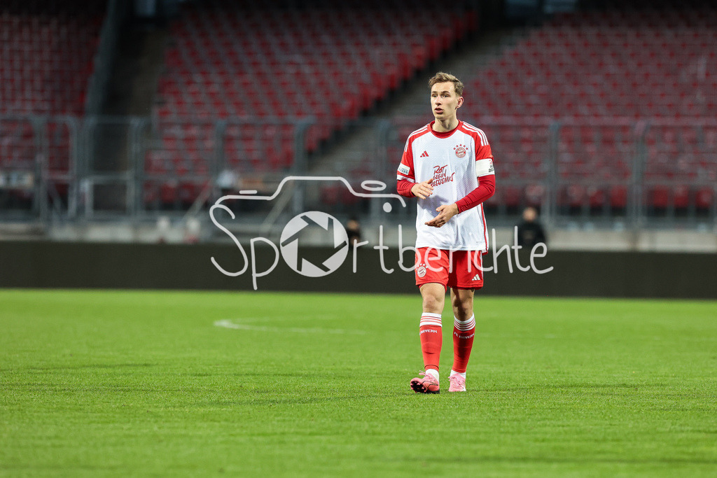 1. FC Nürnberg II - FC Bayern Amateure | in Aktion Lovro ZVONAREK (FCB #8) / Freisteller / Einzelfoto