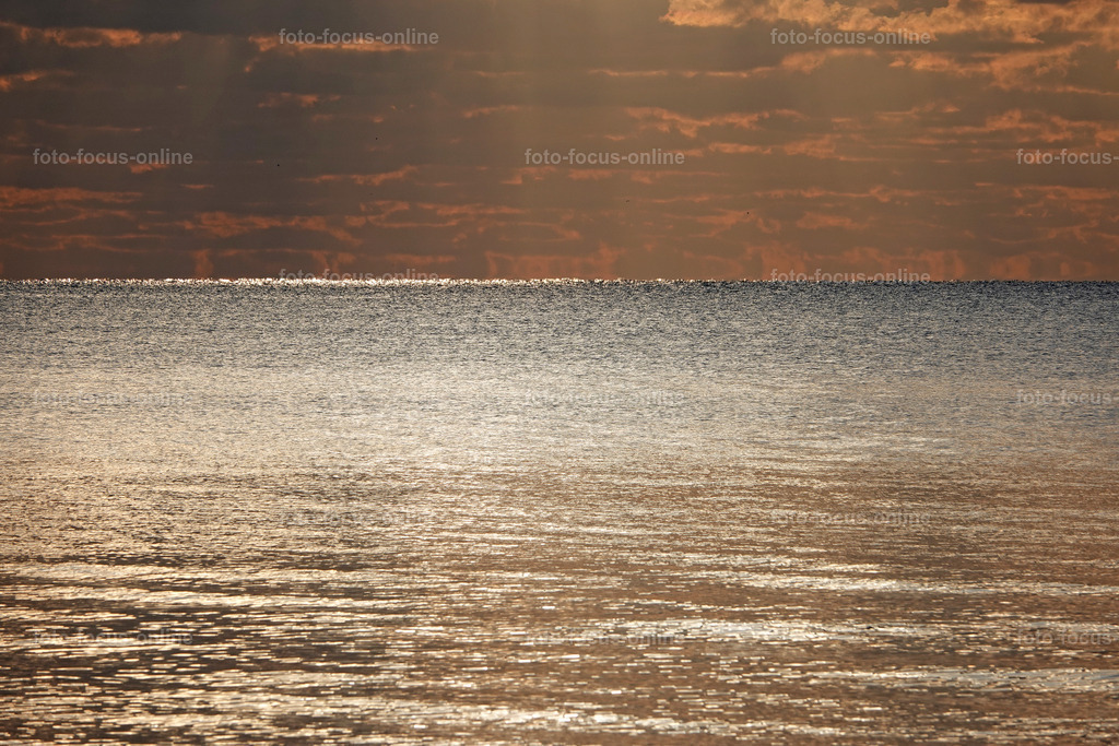Spectacular almost spiritual sunset on the beach of Liepja | foto-focus-online